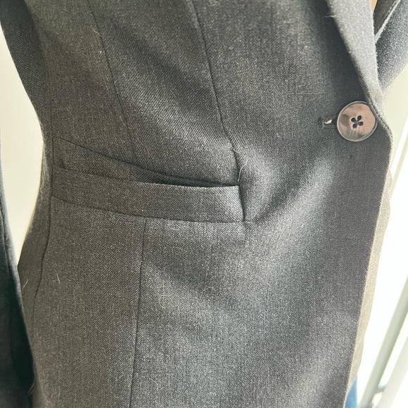 LE CHATEAU | Charcoal Grey One Button Fitted Wool Blazer - Picture 3 of 7